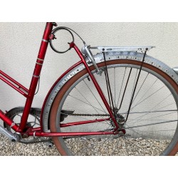 1950 - Vélo à suspension OFAA (Omnium Franco Anglo Américain) modèle dame - C214