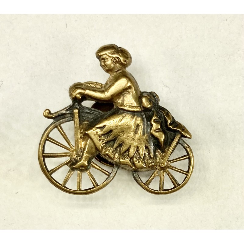 1869 (circa) - insigne de boutonnière "femme vélocipédiste"