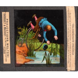 1890 (circa) - Serie de plaques de verre pour lanterne magique - Vélocipédiste inhabile