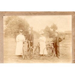 1900 (circa) - photo de 2 couples à vélo