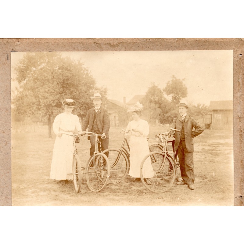1900 (circa) - photo de 2 couples à vélo