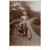 1900 (circa) - Jeune fille et son vélo