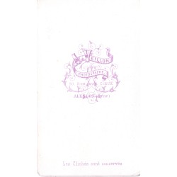 1890 (circa) - photo d'un enfant sur son tricycle "chevalin" à roues bois