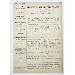 1926 - Jugement de police pour usage d'un vélo dépourvu de plaque d'identité