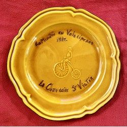 Assiette souvenir - 60 minutes en vélocipèdes 1982 - La chaussée Saint-Victor